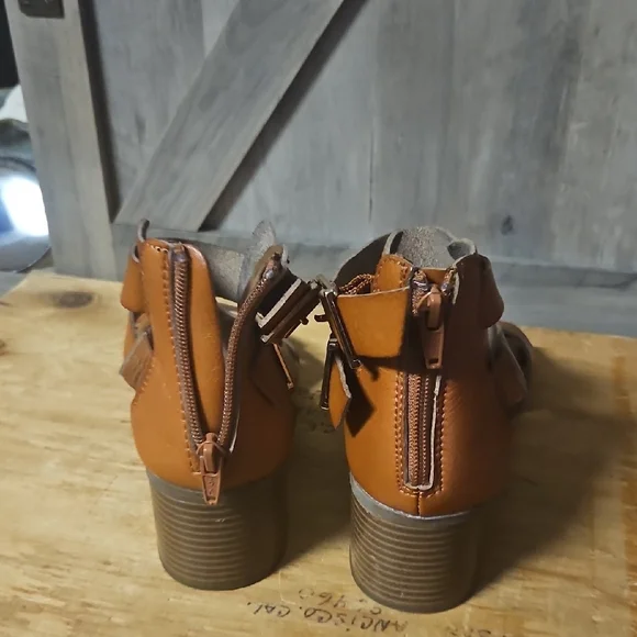 Big Buddha Tan Strappy Sandals with Moderate Heel - Picture 3 of 6